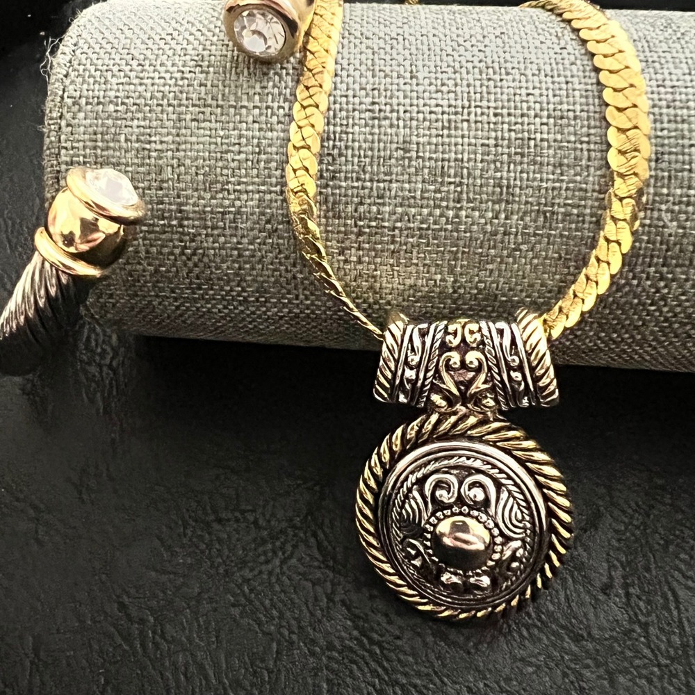 Two Tone Twisted Cable Bracelet & Medallion Necklace‎ Curated Set Size 7 16" 90s